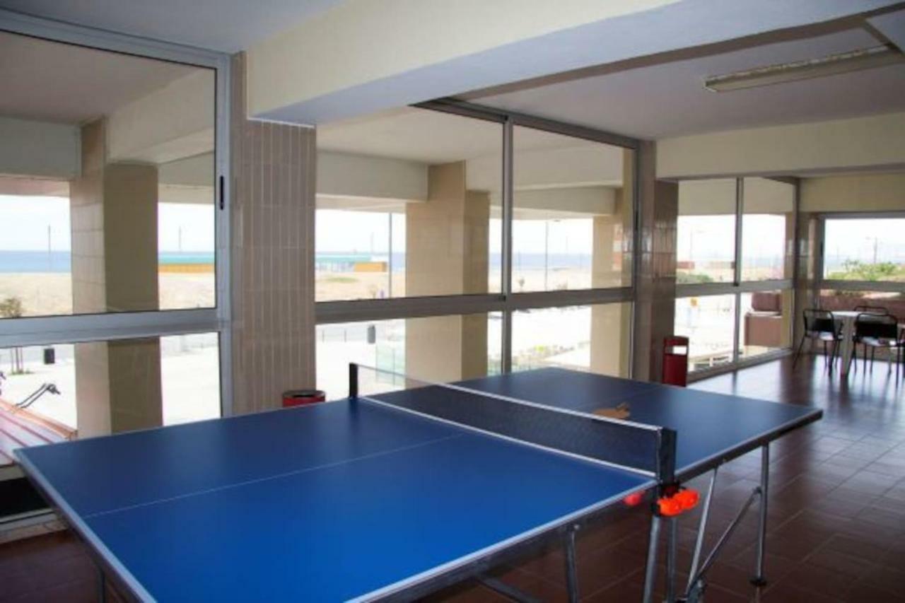 Wonderful Studio Apartment in front of the beach Costa da Caparica Exterior foto